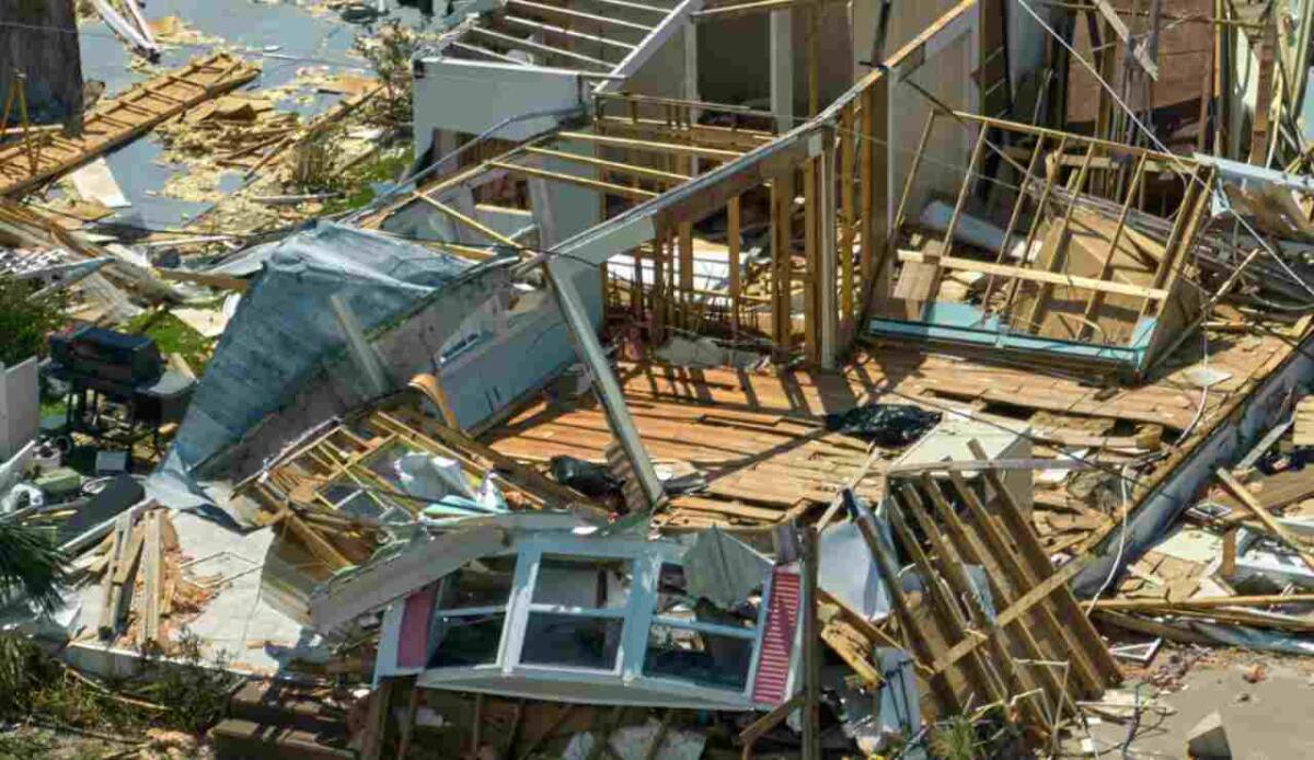 Ogni euro in prevenzione ne salva 11: l’allarme del Natural Risk Forum sulle catastrofi in Italia - Illustrazione di una casa distrutta (Canva FOTO) - buildingcue.it