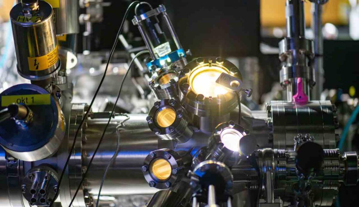 Scoperta la “materia oscura” dell’elettronica: osservati per la prima volta i dark eccitoni - Scoperta dark eccitoni, ecco come (oist.jp) - SystemsCUE