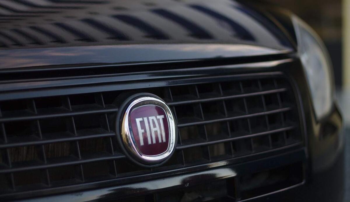 Stellantis scommette sull’America: maxi piano da 13 miliardi e nuovo motore made in USA - Illustrazione del logo della Fiat (Pixabay FOTO) - managementcue.it