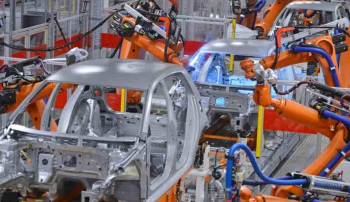 Fabbriche al buio e auto EV avanzate: perché l’Occidente teme il sorpasso industriale della Cina - Fabbrica automatizzata (Depositphotos foto) - www.managementcue.it