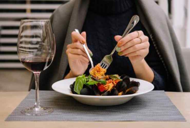 Cozze, come sceglierle di qualità (Freepik Foto) - www.marinecue.it
