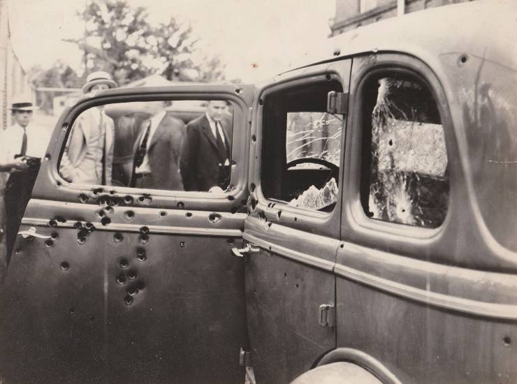 Illustrazione dell'auto di Bonnie e Clyde (Wikimedia Commons Sconosciuto FOTO) - vehiclecue.it