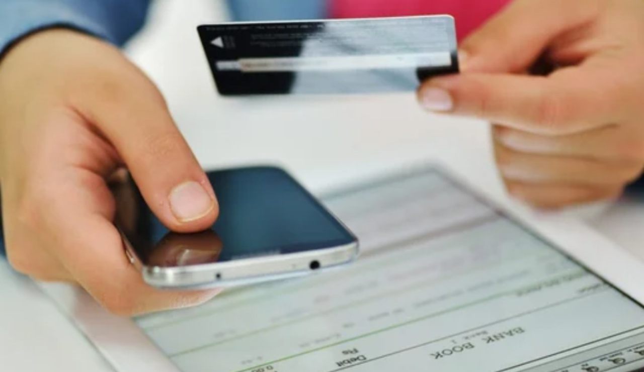 Carta e acquisti (Depositphotos foto) - www.financecue.it
