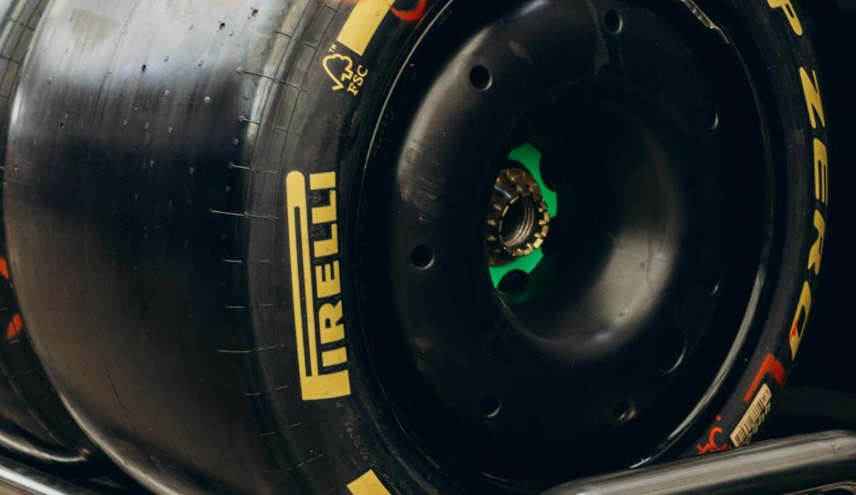 Pirelli lancia pneumatici sostenibili per McLaren W1: oltre il 50% di materiali bio-based e riciclati - Illustrazione di alcune gomme Pirelli (pexels FOTO) - vehiclecue.it