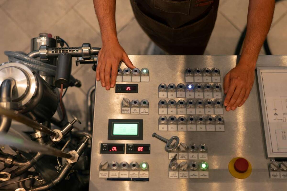 Sicurezza e precisione nelle linee di produzione: il ruolo delle interfacce di comando - 