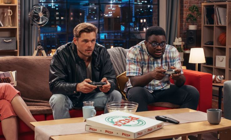Prima dello streaming c’erano loro: le sitcom anni '90 che hanno segnato una generazione
