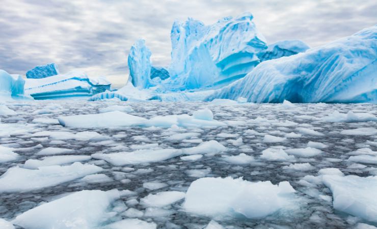 Illustrazione di un paesaggio antartico (Canva FOTO) - marinecue.it
