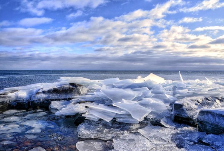 Batteri trovati sotto il ghiaccio, ecco cosa succede (Freepik Foto) - www.marinecue.it