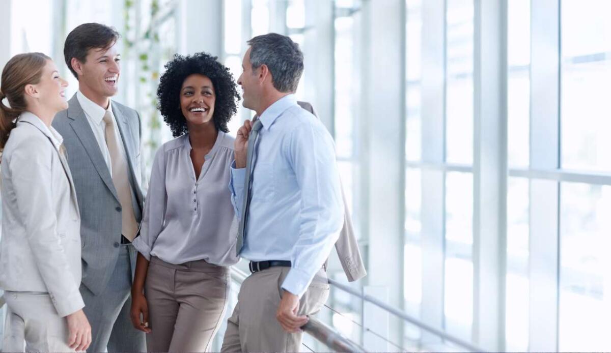 Come le emozioni modellano l’aiuto sul lavoro: una nuova prospettiva sulla leadership e la collaborazione - 