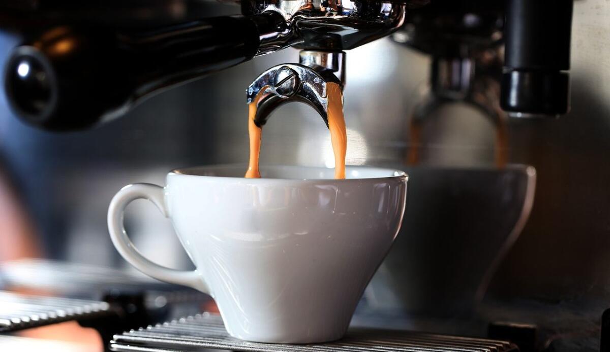 Bere fino a 3-4 tazze di caffè al giorno potrebbe rallentare l’invecchiamento biologico: cosa dice il nuovo studio - 