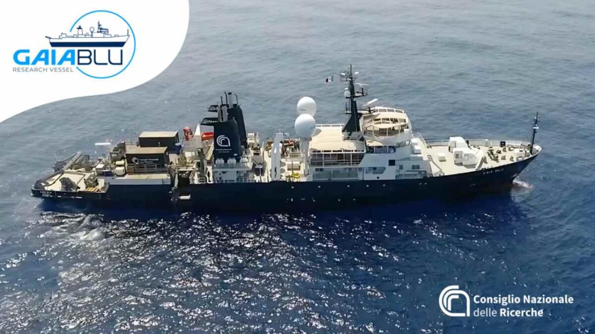 La nave Gaia Blu del CNR in Sardegna: missione scientifica per il monitoraggio dei rifiuti marini - 