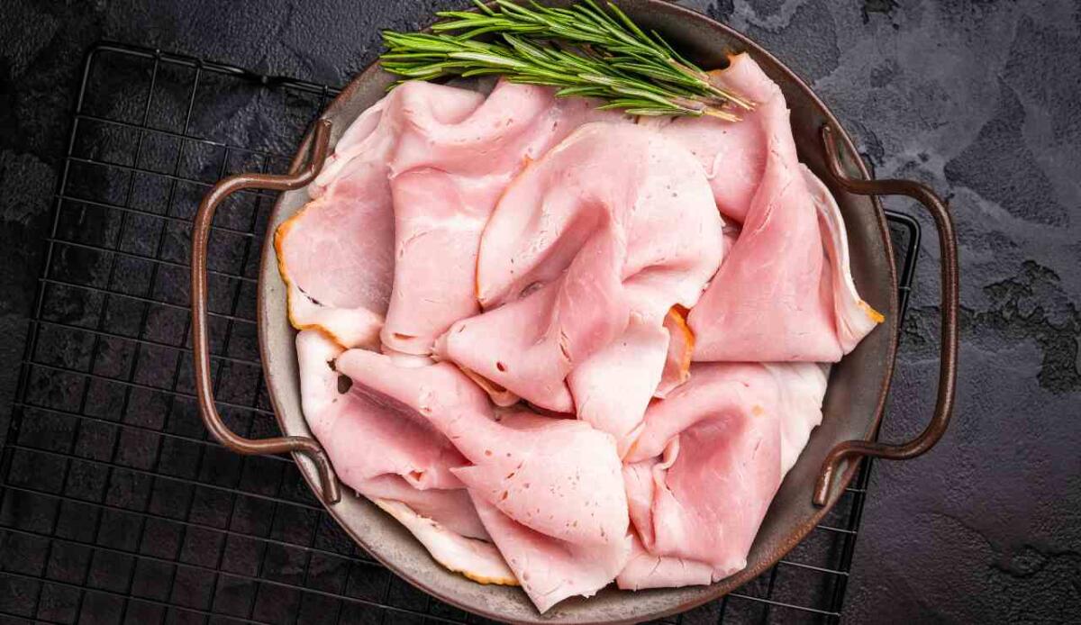 Il prosciutto cotto è cancerogeno? Facciamo chiarezza sulla (non nuova) classificazione dell’IARC - 