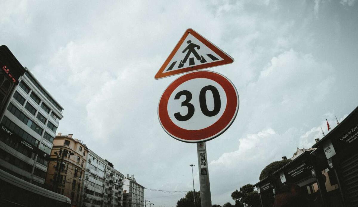 Roma Zona 30: cosa cambia con il nuovo limite di velocità nel centro storico - 