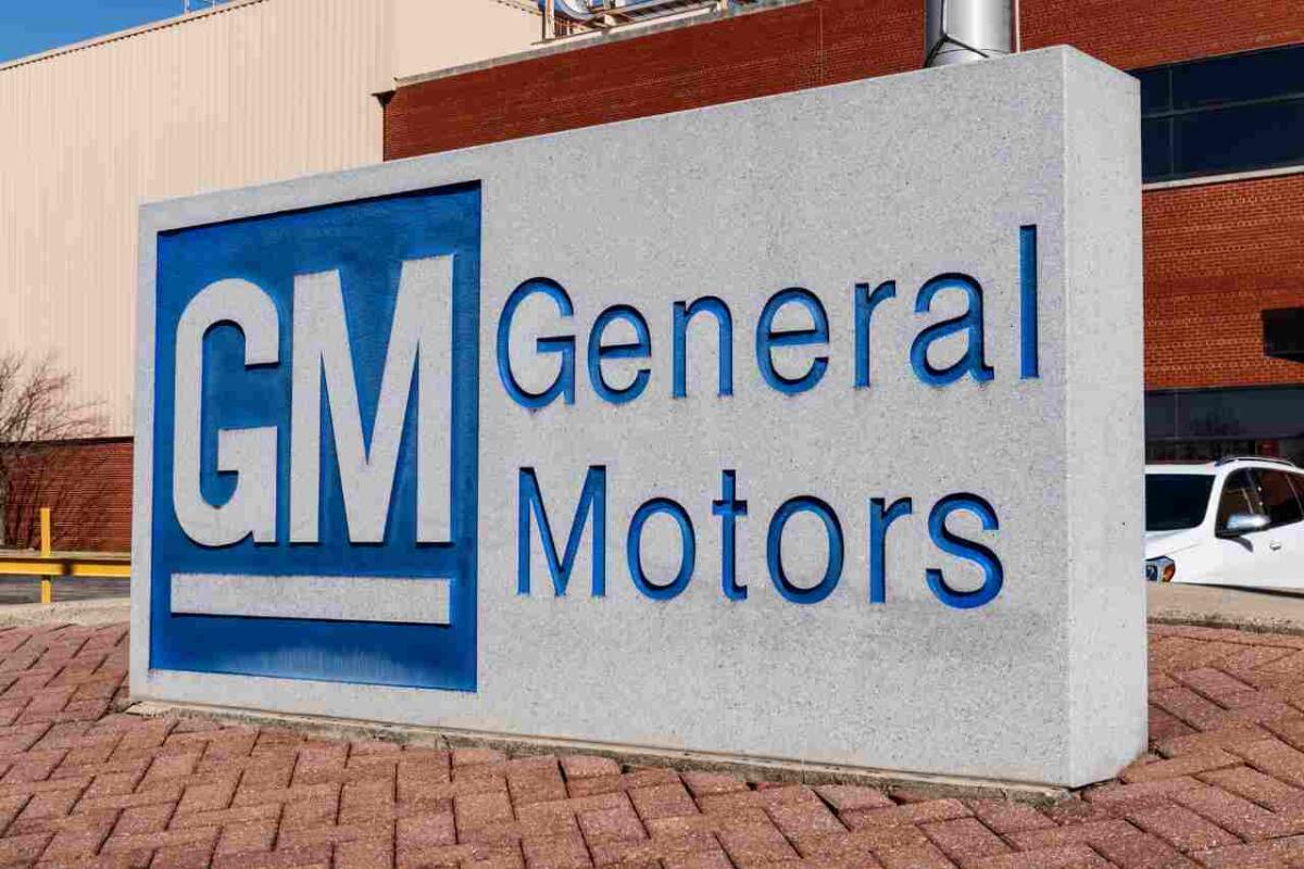 General Motors riduce la produzione EV: 1.900 licenziamenti nello stabilimento messicano - 