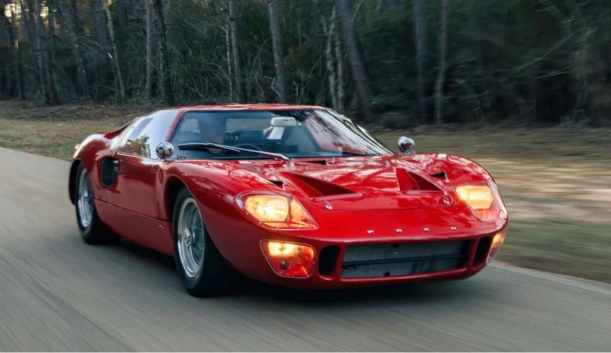Ford GT40 MK I P/1058 all’asta: storia, tecnica e valore di uno dei 31 esemplari stradali - 