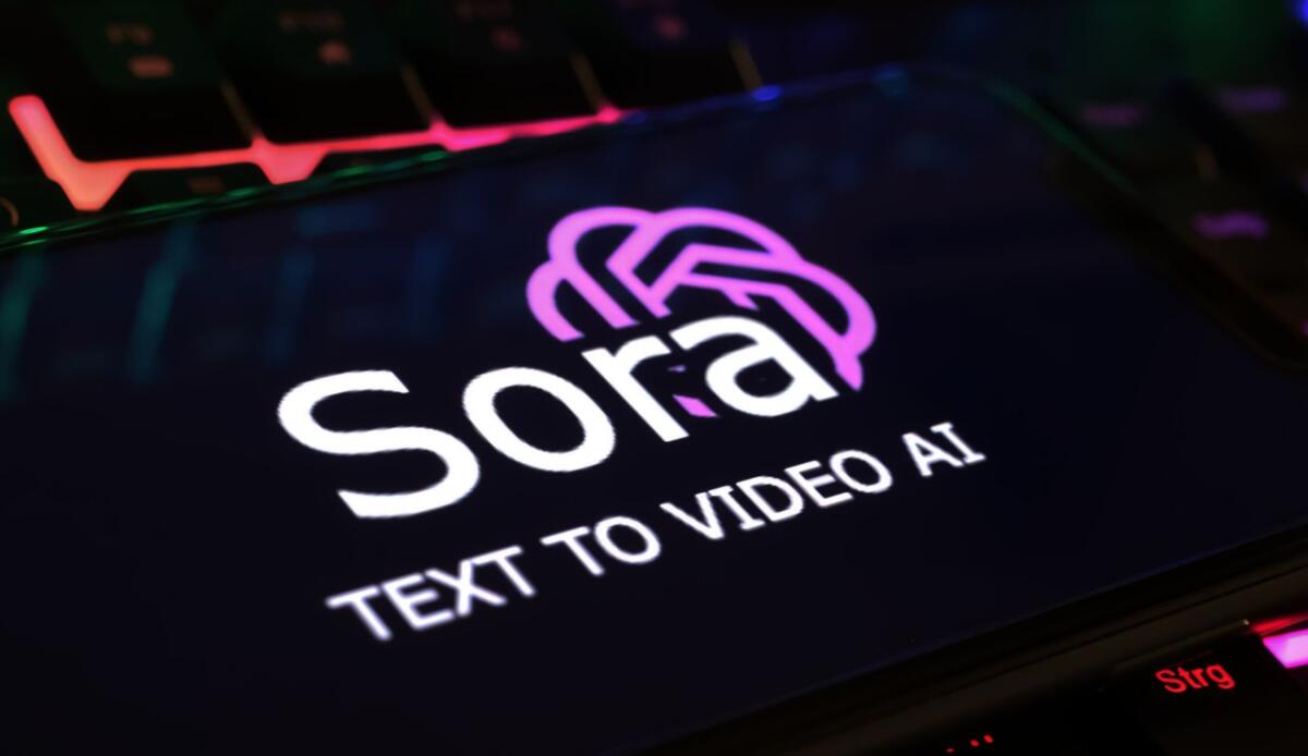 Addio a Sora: perché OpenAI ha abbandonato la generazione video in sei mesi e dove va ora il team - Viersen, Germany - March 1. 2024: Closeup of smartphone screen with logo lettering of Sora text to video AI creator on computer keyboard