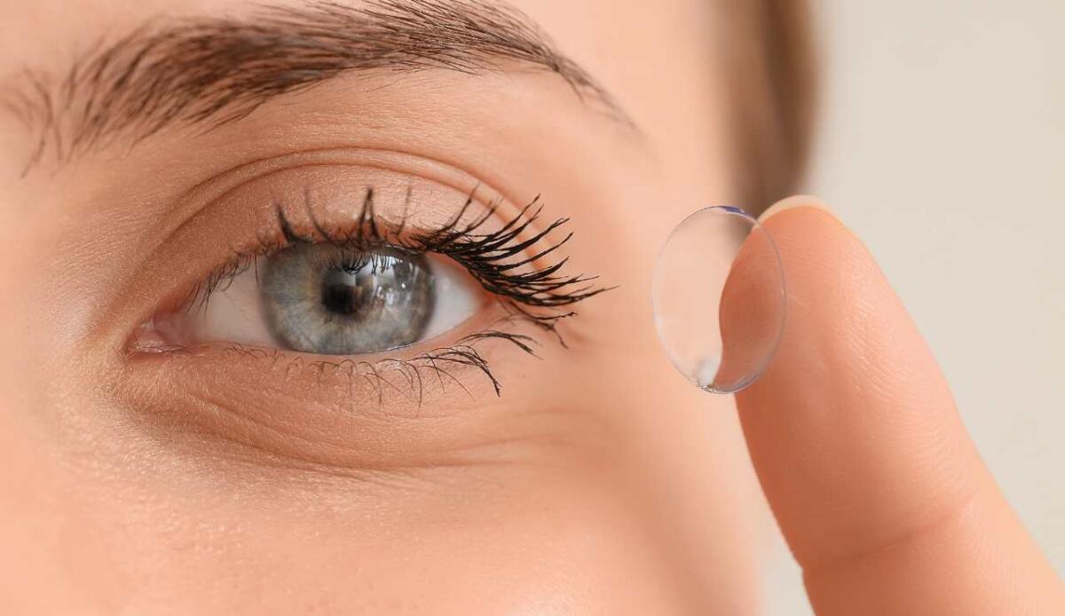 Curarsi senza accorgersene: arrivano le lenti a contatto intelligenti che rilasciano farmaci da sole - 