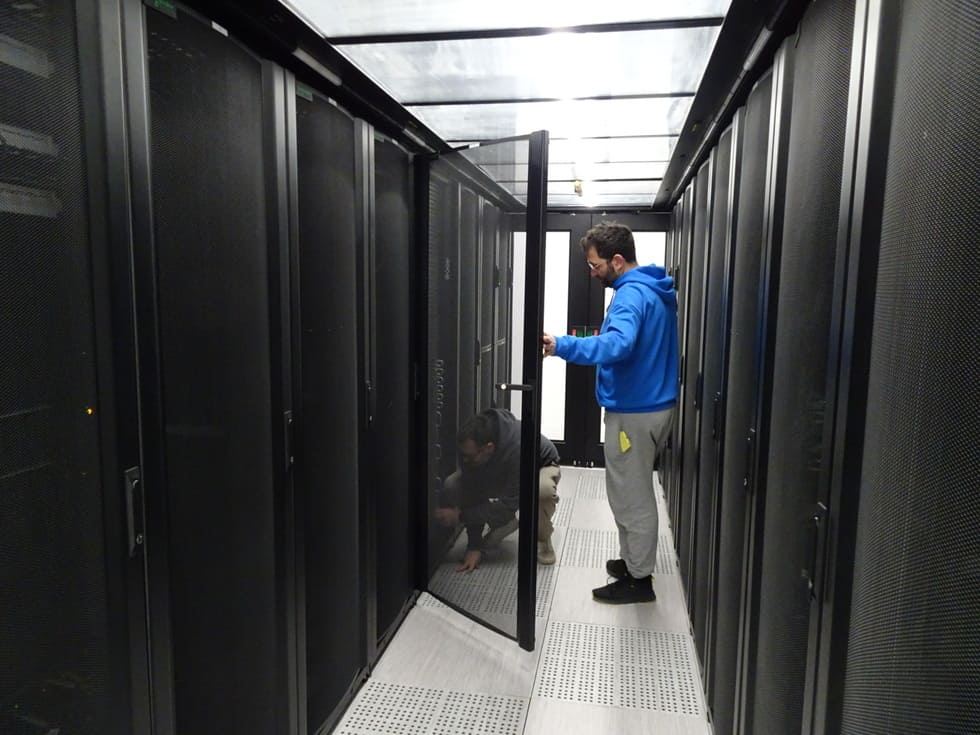 Presidio e manutenzione: tecnici specializzati monitorano l'infrastruttura di DataFelix per garantire la continuità del servizio 24/7.