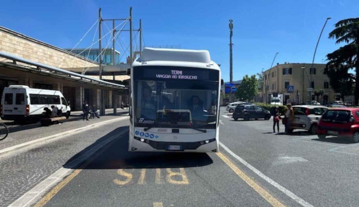 Terni prima città umbra con bus a idrogeno in servizio: tecnologia, emissioni e cosa cambia per la mobilità urbana - Crediti: Comune di Terni