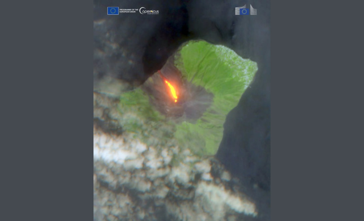Stromboli, la colata di maggio 2026: lava nel Tirreno e lo sguardo di Sentinel-2 dall'orbita