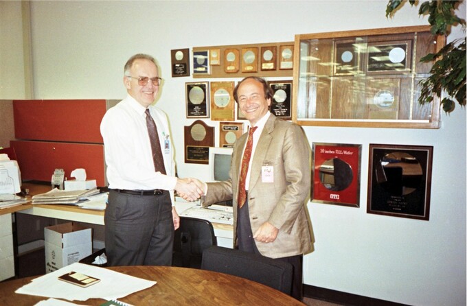 Dott. Gordon Moore & Ing. Ettore Accenti. Archivio personale Ing. Ettore Accenti.