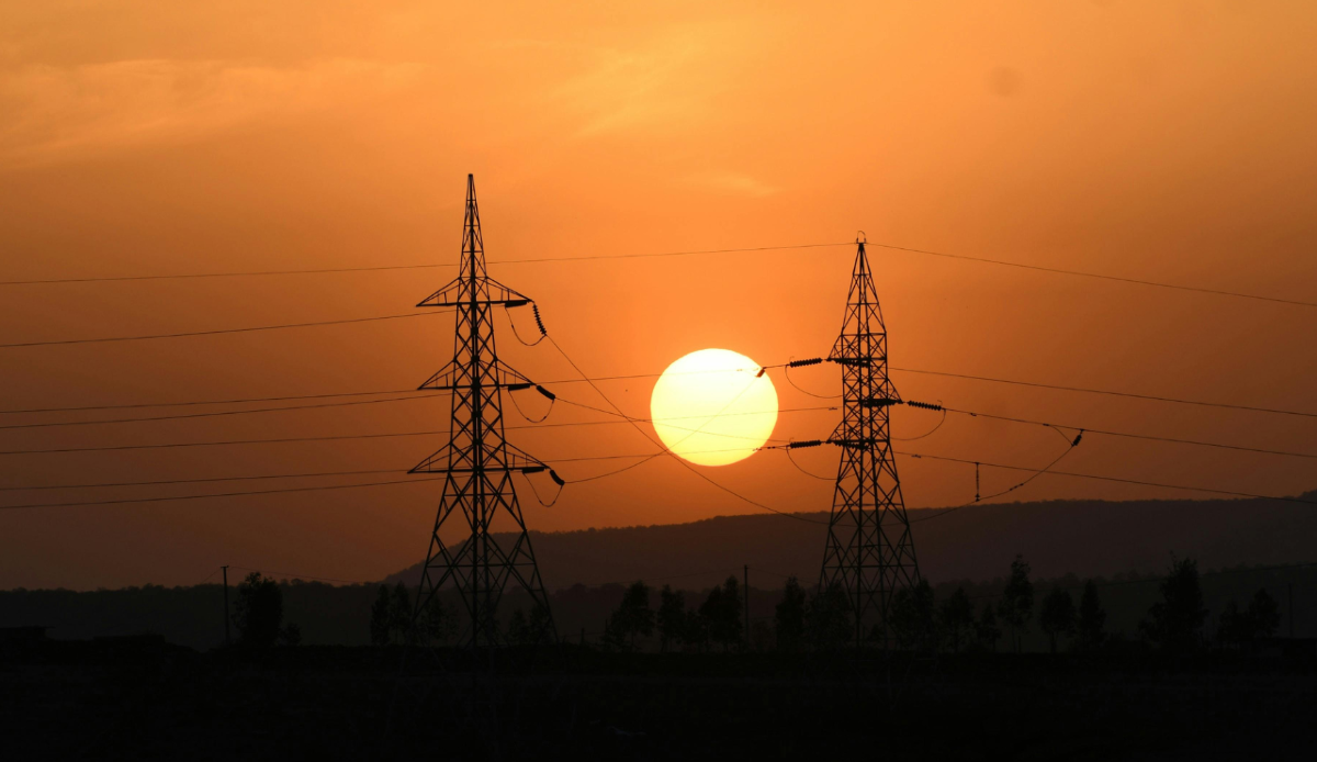 Rete elettrica sotto stress: la quarta ondata di calore riporta l'Italia vicino al record del 2015