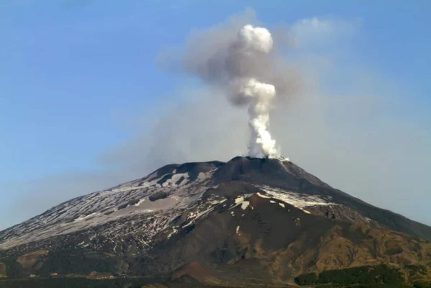 Eruzione Etna, quattro giorni di caos all'aeroporto di Catania - 