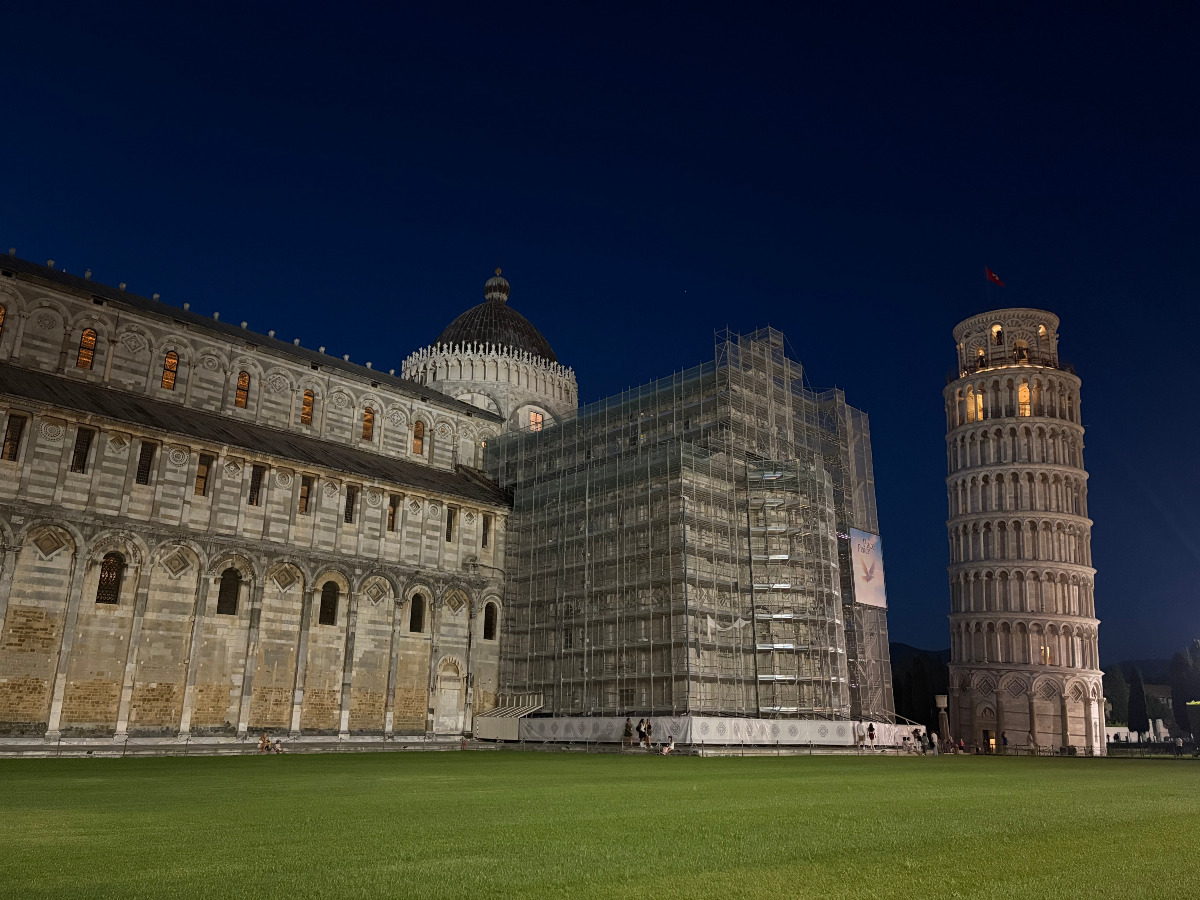 Torre di Pisa, Piazza dei Miracoli