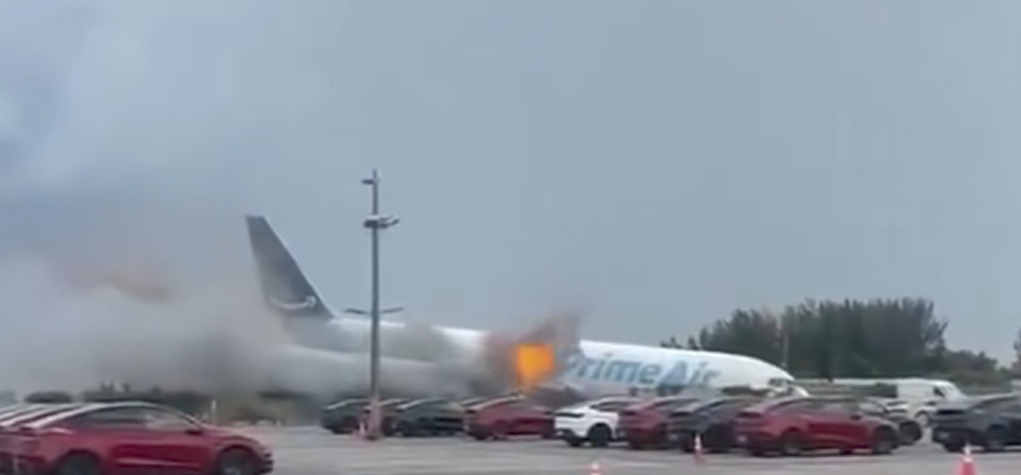 Aereo cargo Amazon fuori pista a Miami, cinque morti e cinque feriti - 