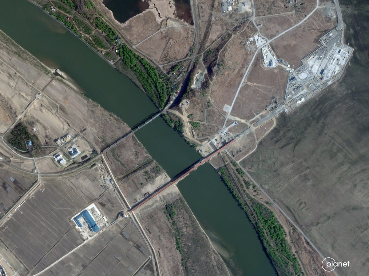 Russia e Corea del Nord aprono il primo ponte stradale sul fiume Tumen