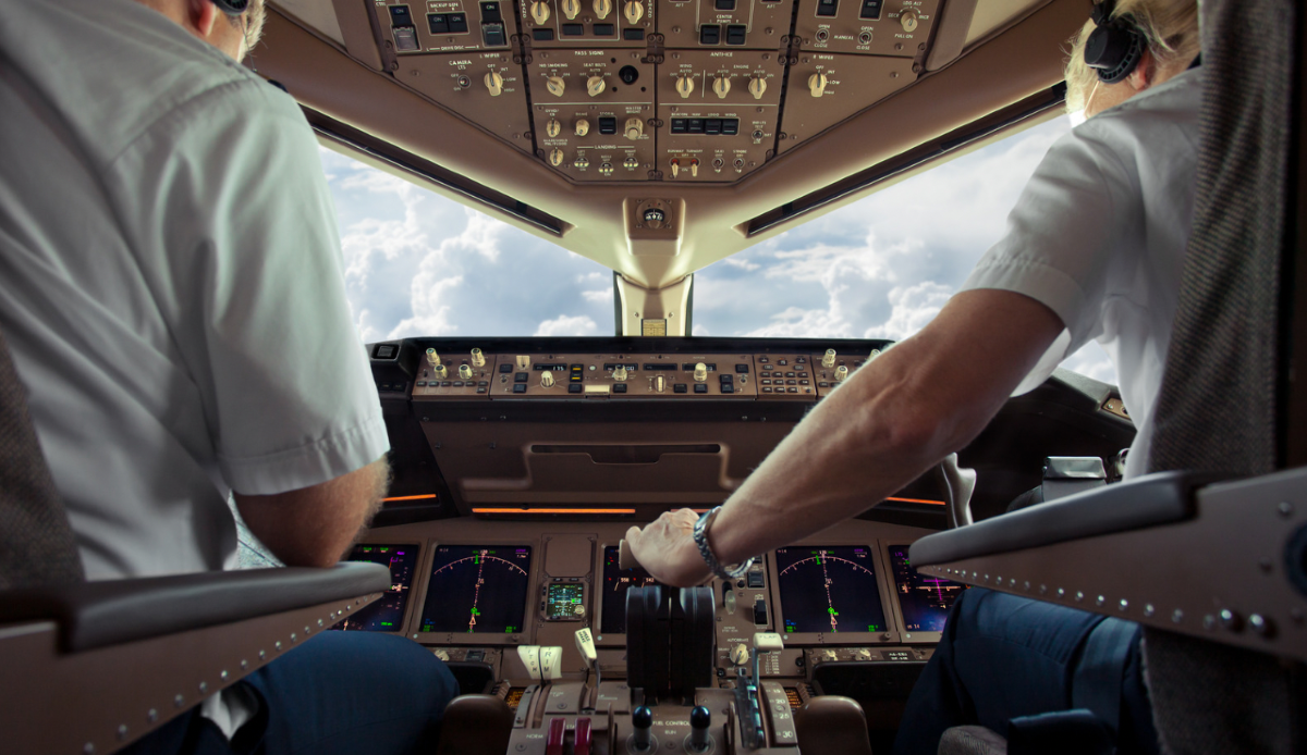 Come funziona l'accesso alla cabina di pilotaggio di un aereo di linea - Canva