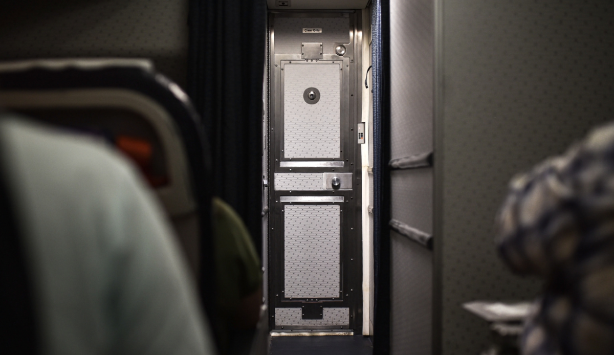 Come funziona l'accesso alla cabina di pilotaggio di un aereo di linea