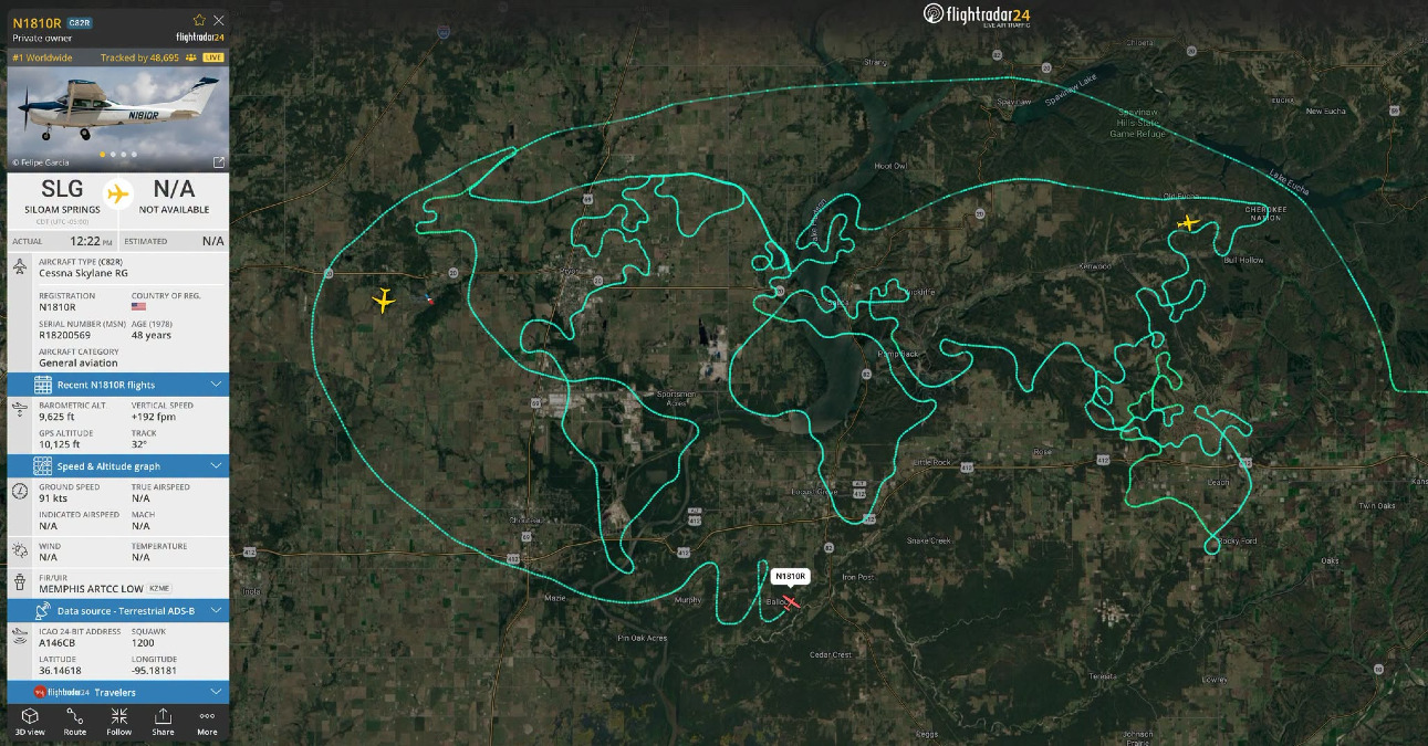 Un Cessna Skylane disegna la mappa del mondo con la sua rotta - Flightradar24