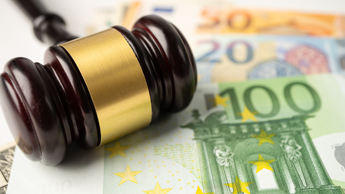 Com'è quella storia dei 100 mila euro ai magistrati? Facciamo chiarezza - Canva