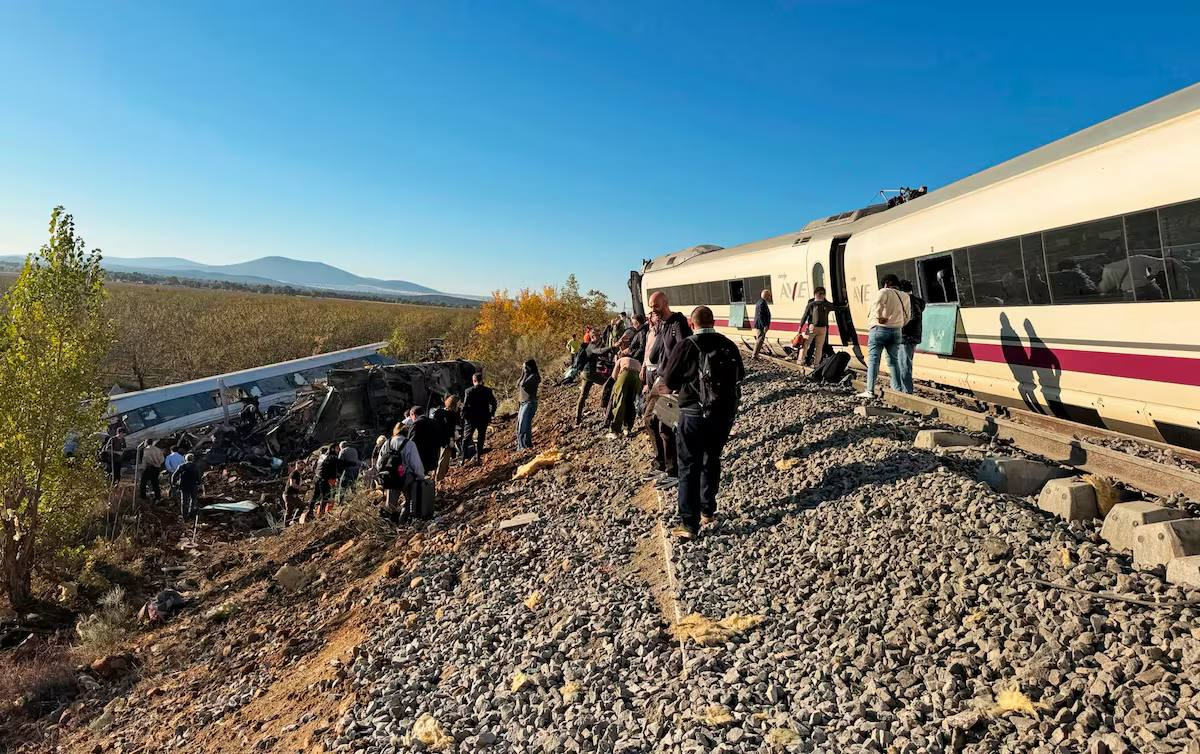 Scontro tra due treni ad alta velocità a Toledo: almeno 10 morti - 