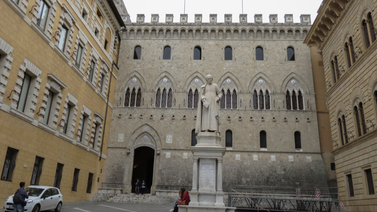 Mps: i soci bocciano il piano Lovaglio e aprono la strada a Intesa